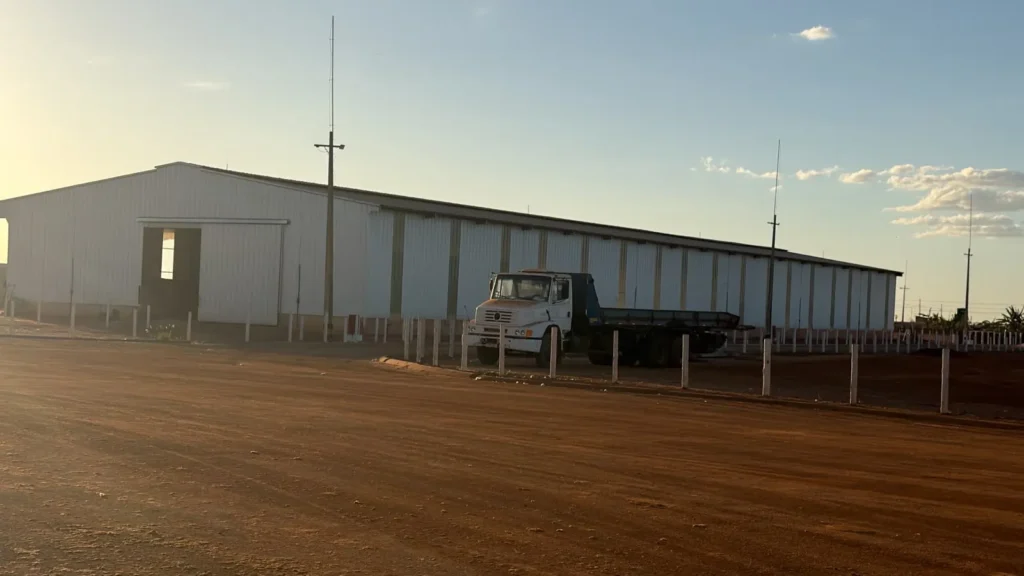 Estrutura metálica para depósito e barracão de máquinas agrícolas — Estruturas Metálicas para Oficinas e Barracões de Máquinas em Campo Novo do Parecis - MT